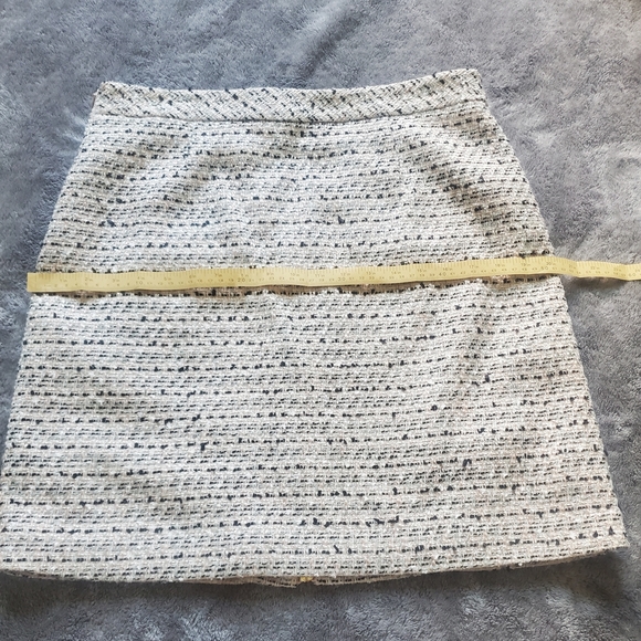 Karl Lagerfeld Cream and Black Tweed A-Line Skirt, Size 8 - Picture 6 of 12